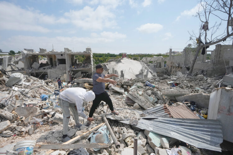 Residents told to leave Lebanon